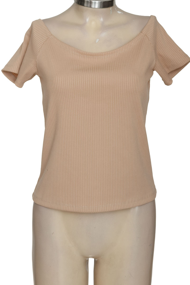 Top / Camiseta color Beige - Closeando