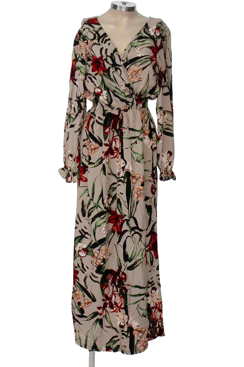 Vestido / Enterizo color Beige - Esequisele