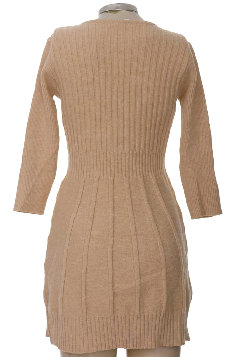 Vestido / Enterizo color Beige - Closeando