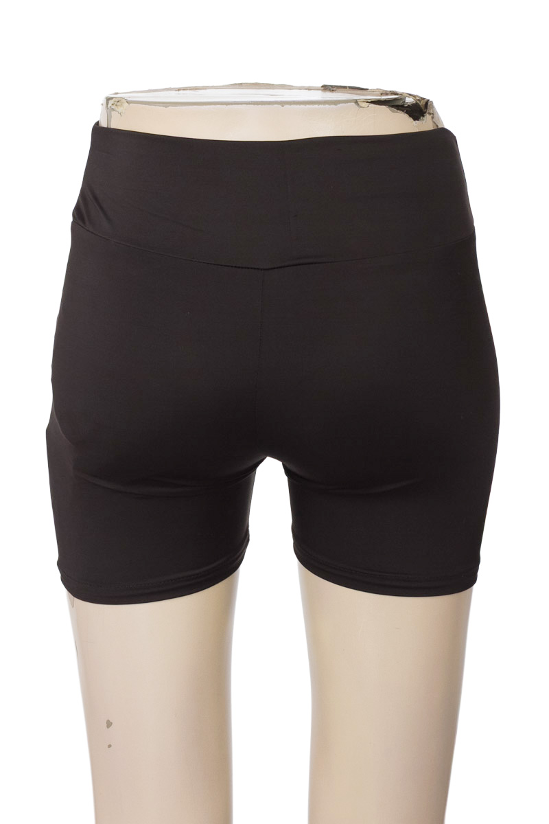 Ropa Deportiva / Salida de Baño color Negro - Closeando