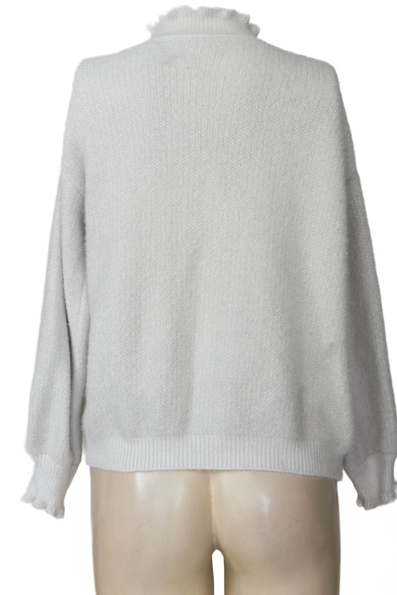 Sweater color Gris - Closeando