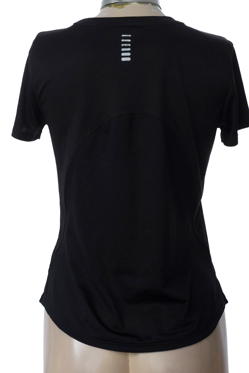 Ropa Deportiva / Salida de Baño color Negro - Closeando