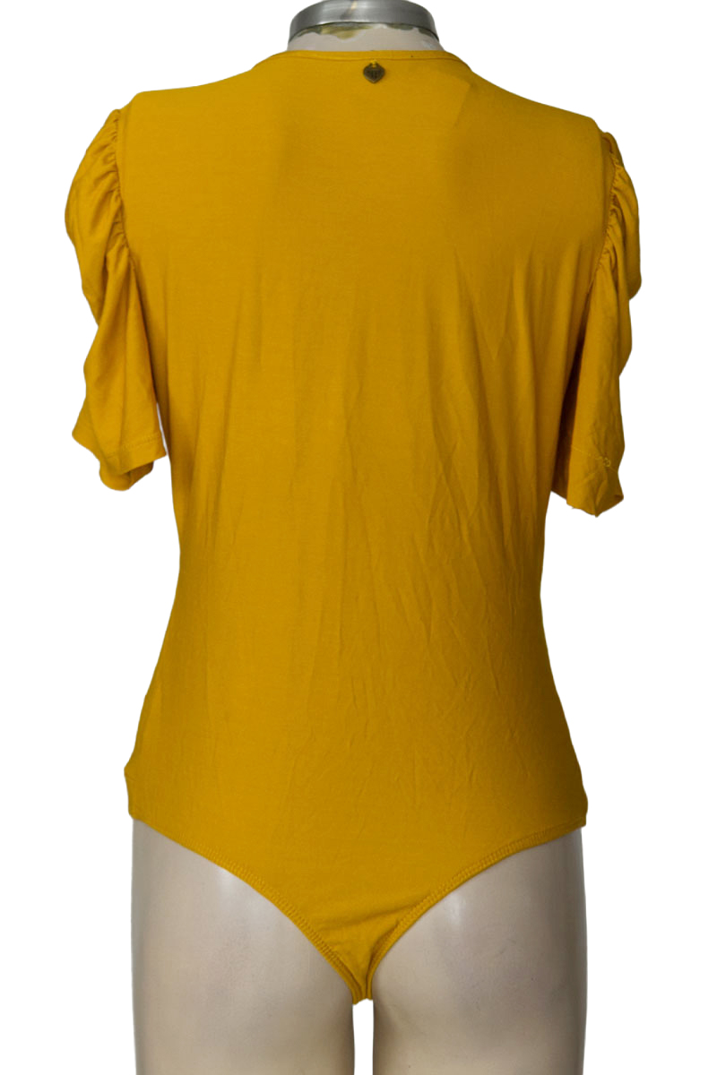 Top / Camiseta color Mostaza - Studio F