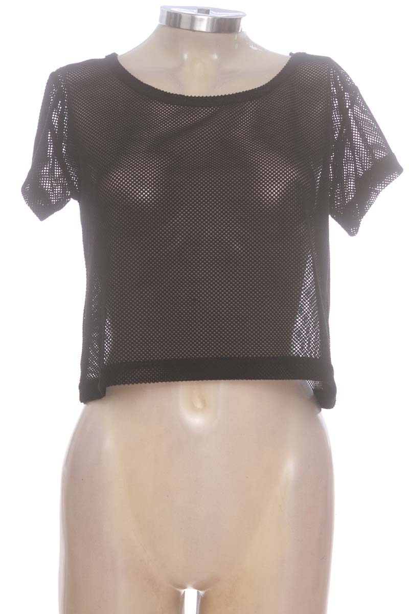 Top / Camiseta color Negro - Closeando