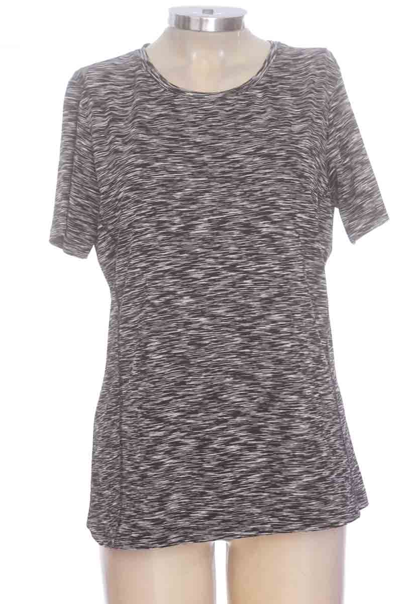 Ropa Deportiva / Salida de Baño color Negro - Closeando