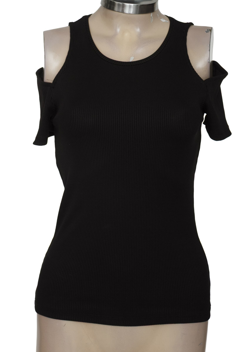 Top / Camiseta color Negro - Closeando