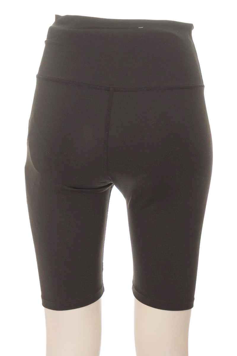 Ropa Deportiva / Salida de Baño color Negro - Closeando