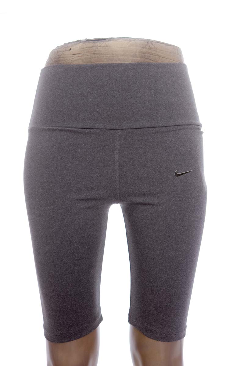 Ropa Deportiva / Salida de Baño color Gris - Closeando