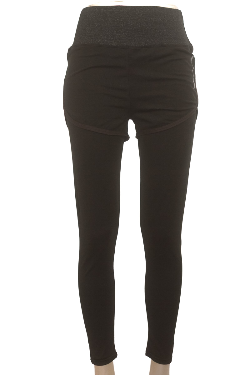 Ropa Deportiva / Salida de Baño color Negro - Closeando