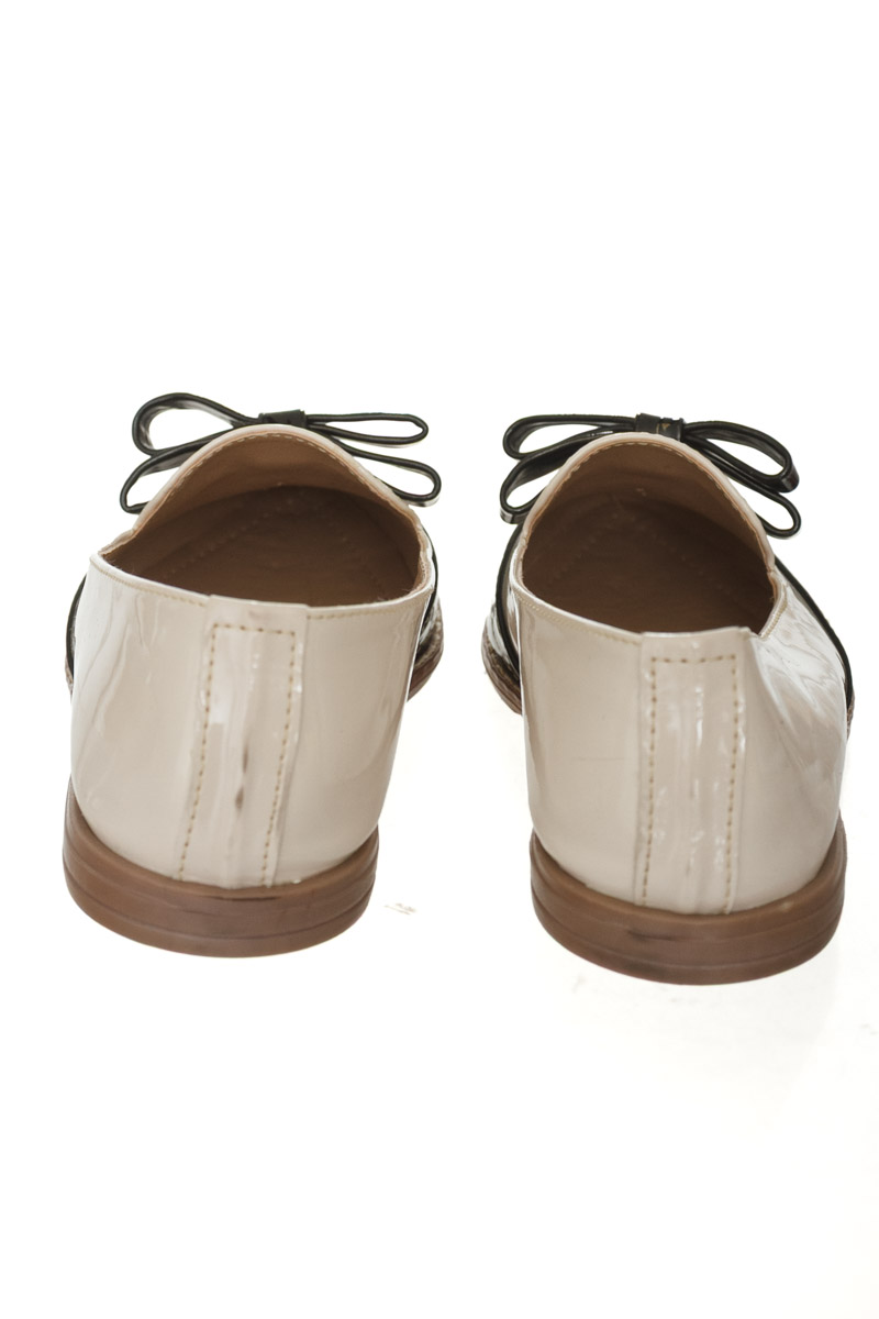 Zapatos color Beige - Closeando