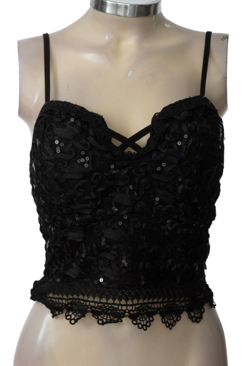 Top / Camiseta color Negro - Sol Rojo