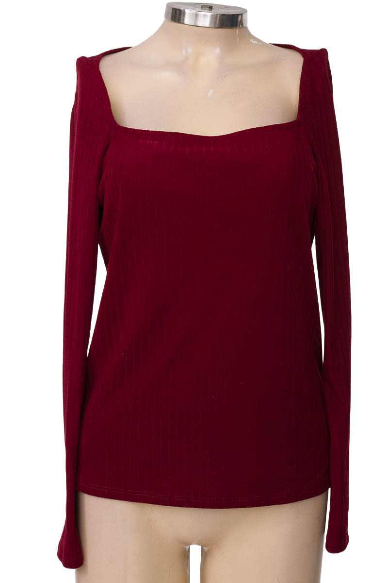 Top / Camiseta color Vinotinto - Arkitect