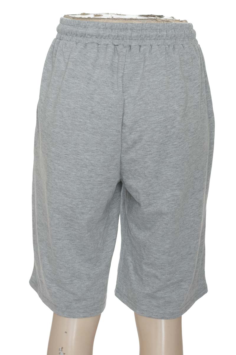Bermuda - Pantaloneta color Gris - Closeando