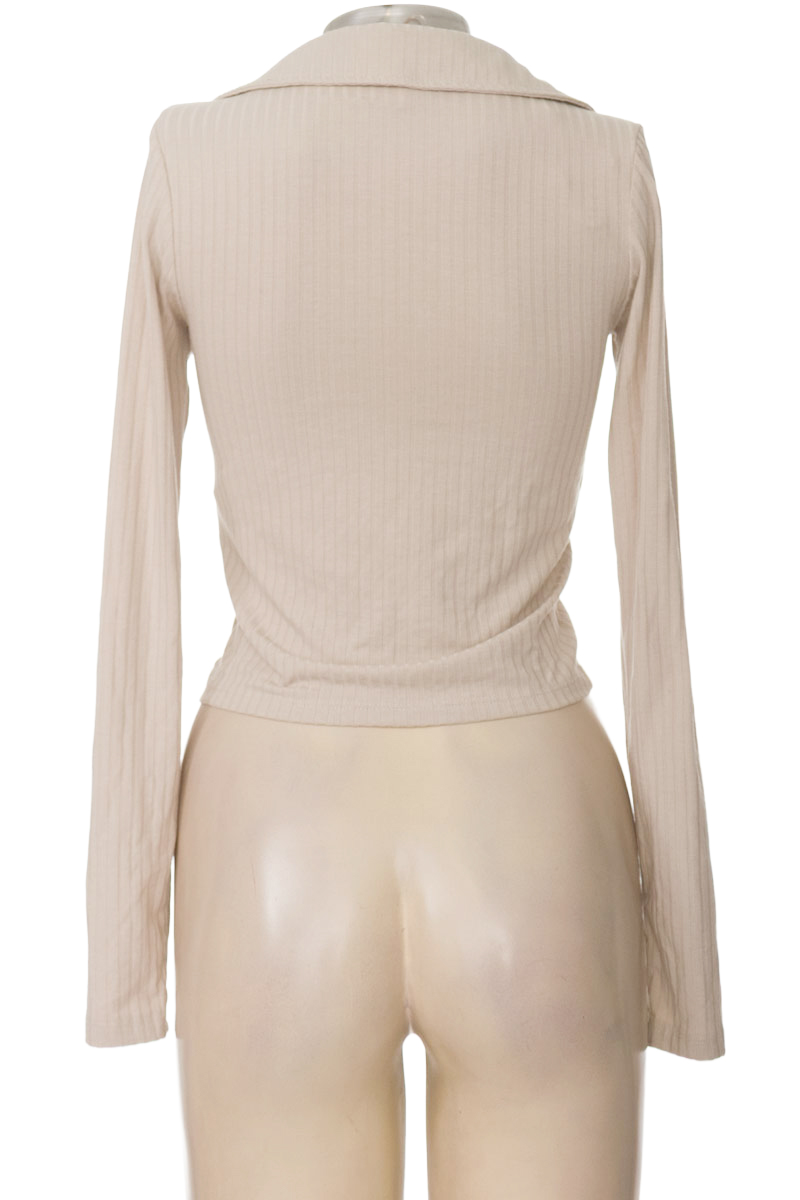 Top / Camiseta color Beige - Stradivarius