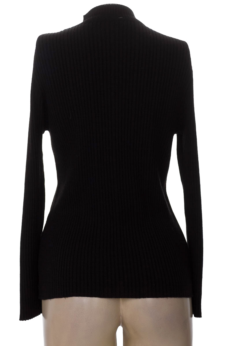 Sweater color Negro - Closeando