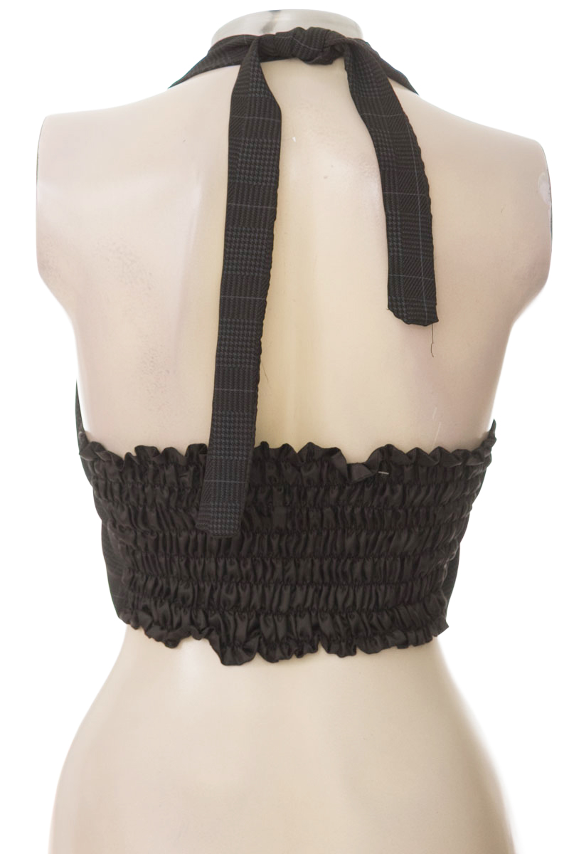 Top / Camiseta color Negro - Closeando