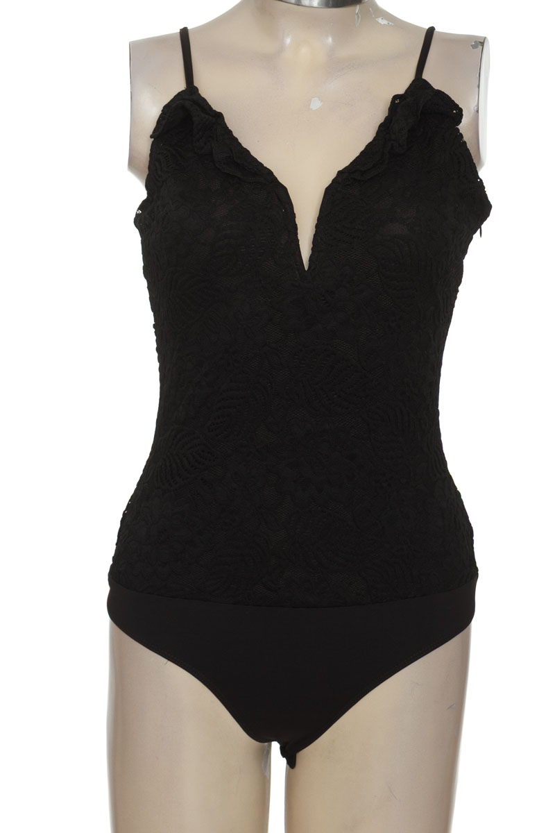 Top / Camiseta color Negro - Studio F
