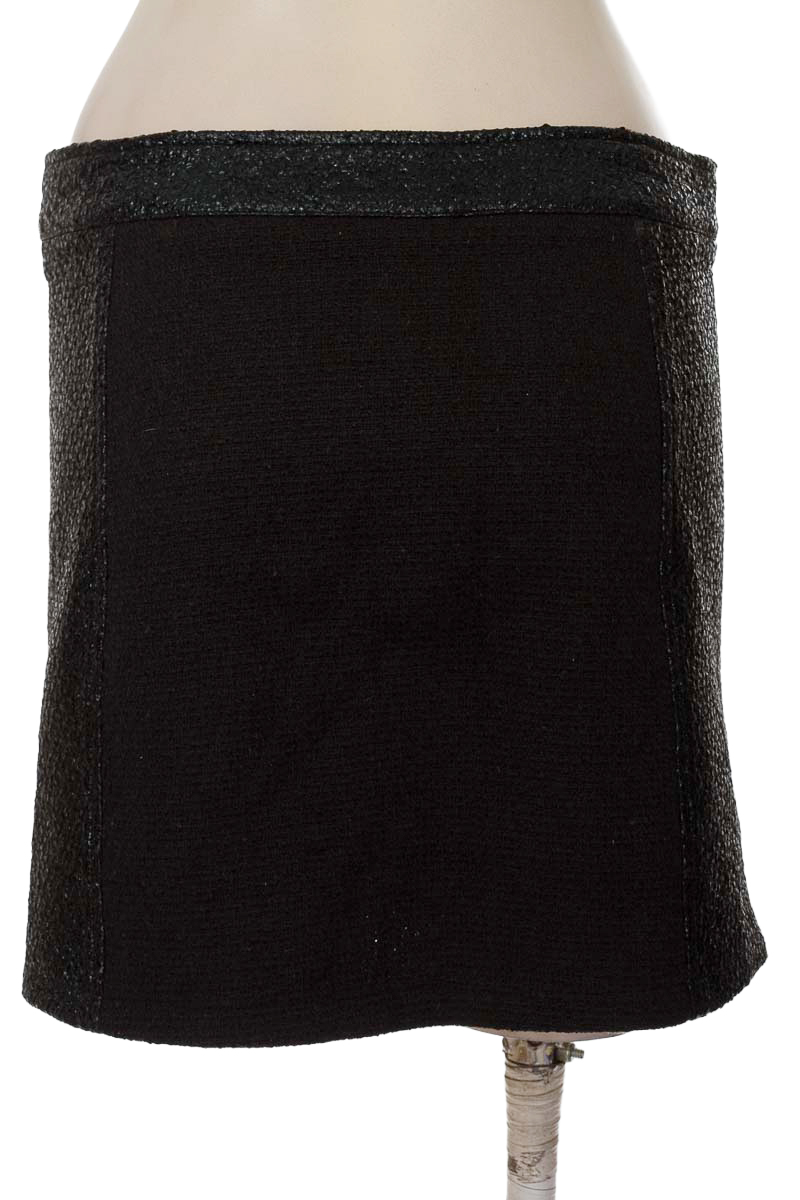 Falda color Negro - Arkitect