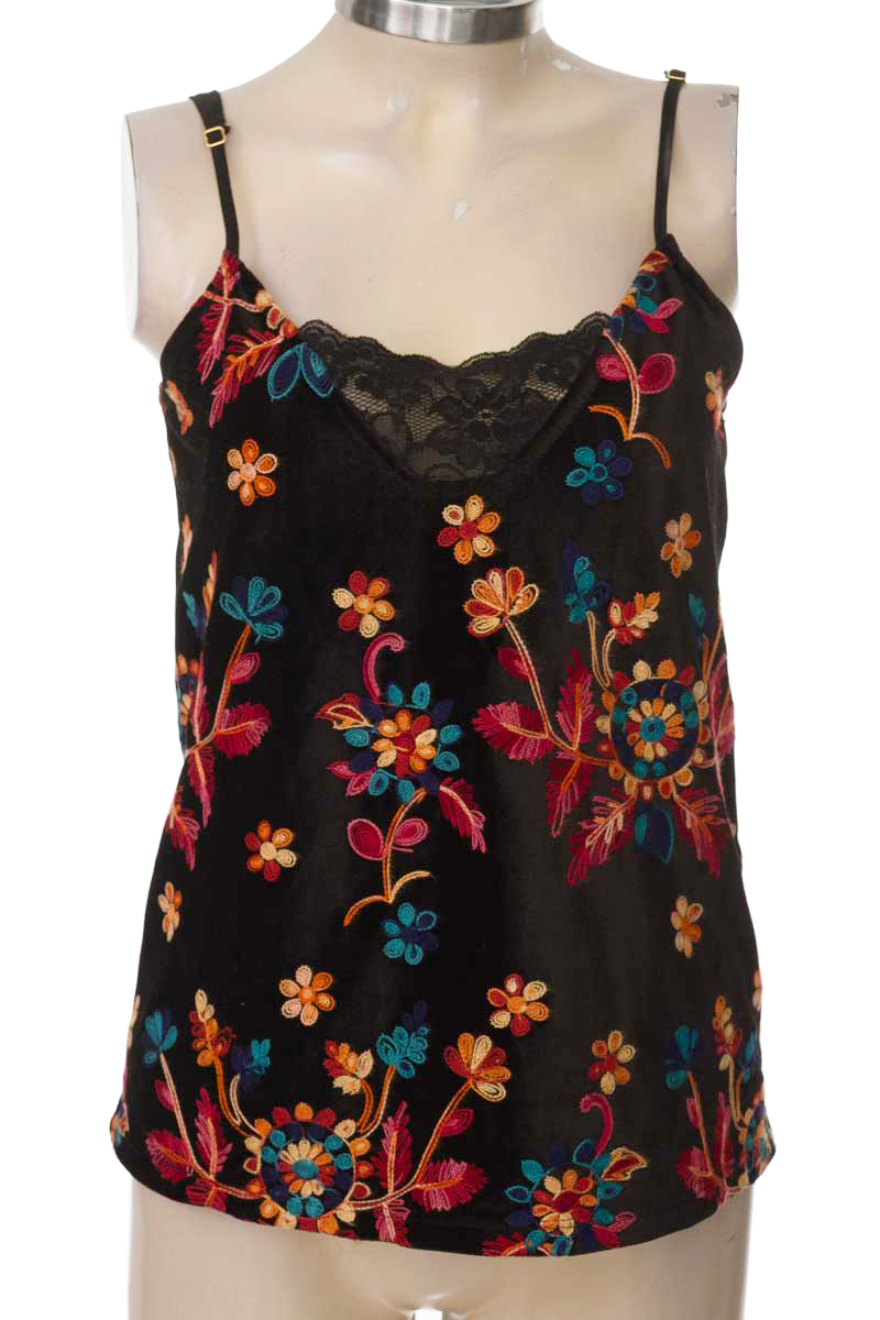 Top / Camiseta color Negro - ELA