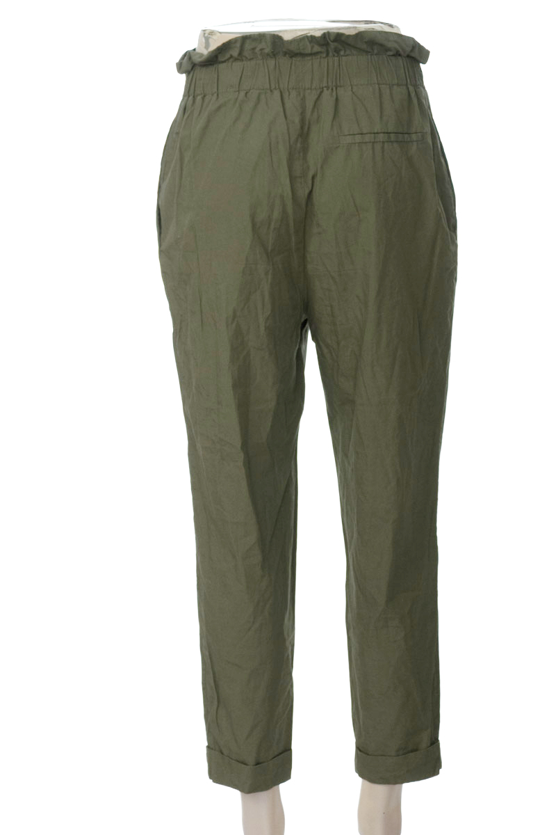 Pantalones color Verde - Zara