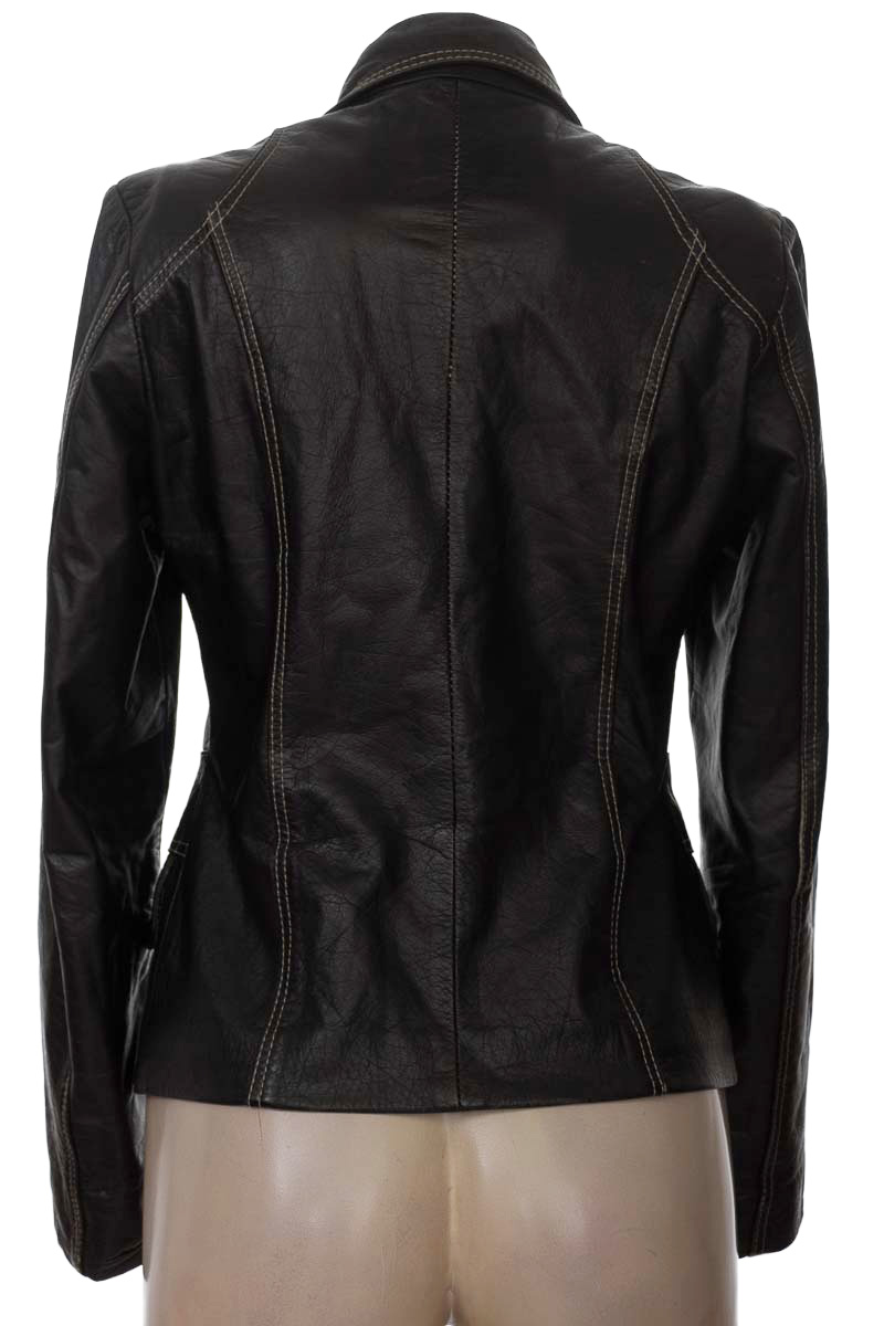 Chaqueta / Abrigo color Negro - Closeando