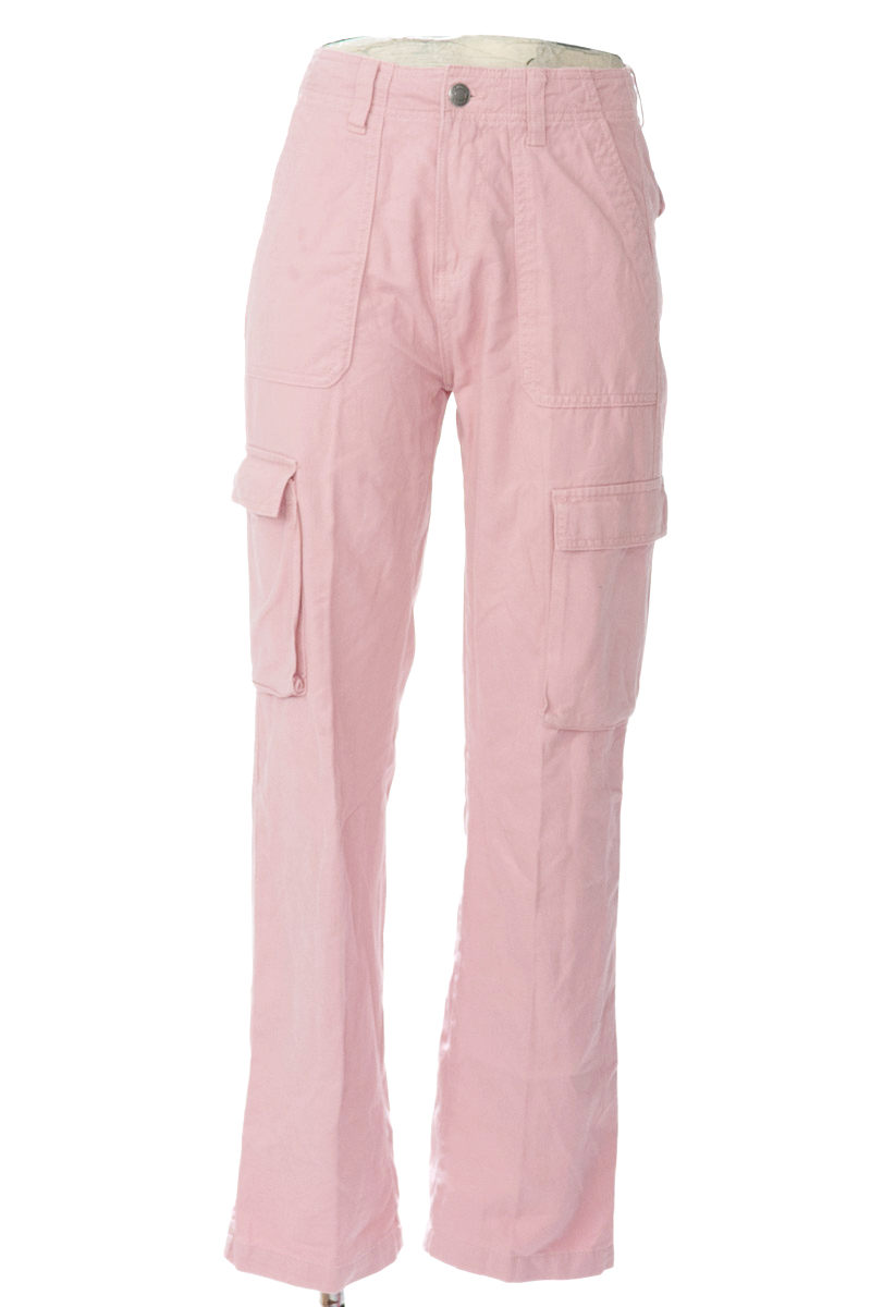 Pantalones color Rosado - Stradivarius