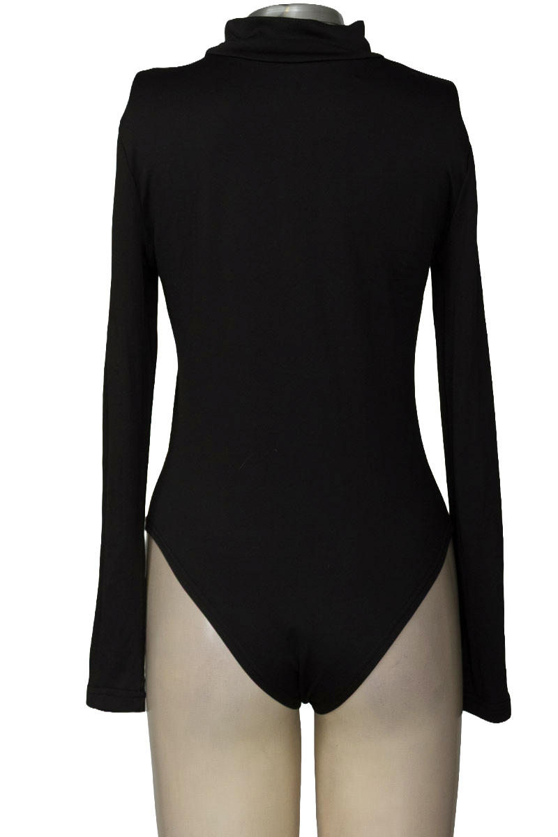 Top / Camiseta color Negro - Closeando