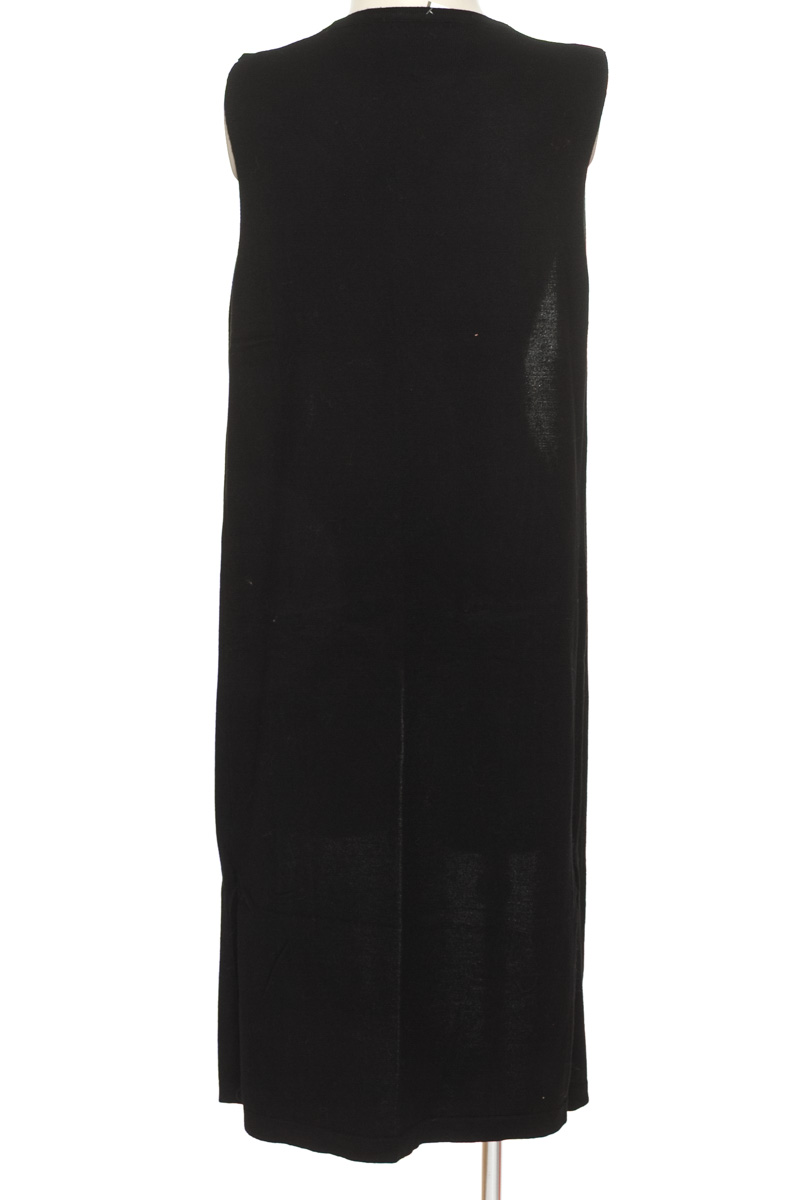 Sweater color Negro - Closeando