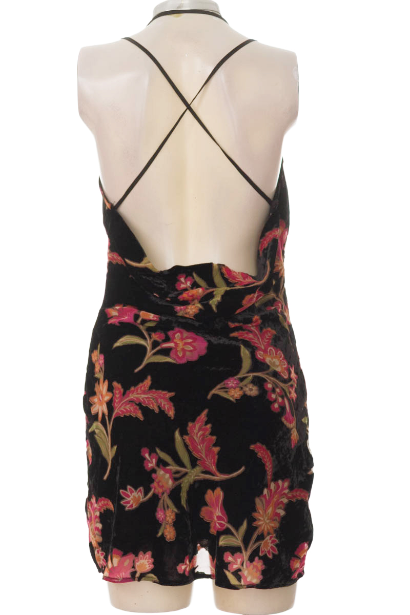 Vestido / Enterizo color Negro - Closeando