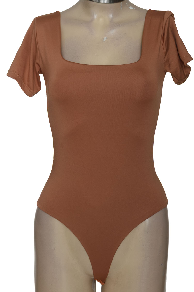Top / Camiseta color Café - Closeando