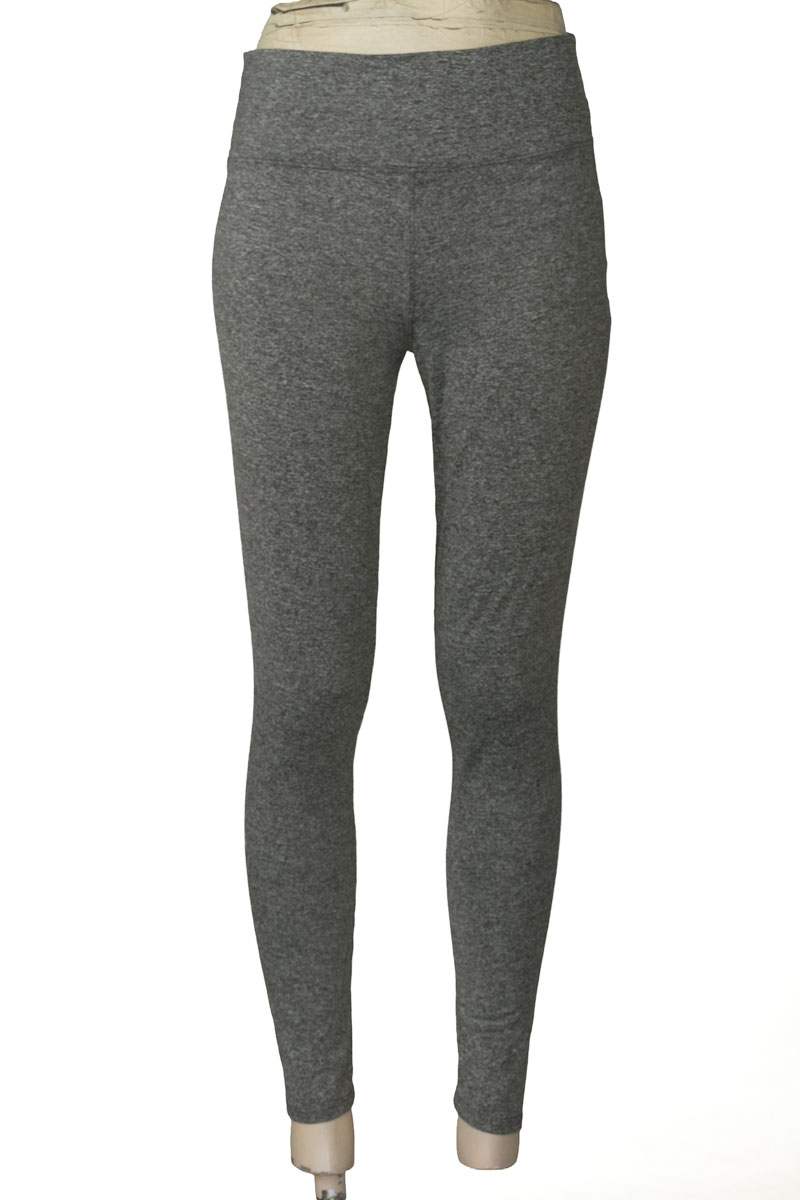 Ropa Deportiva / Salida de Baño color Gris - Closeando
