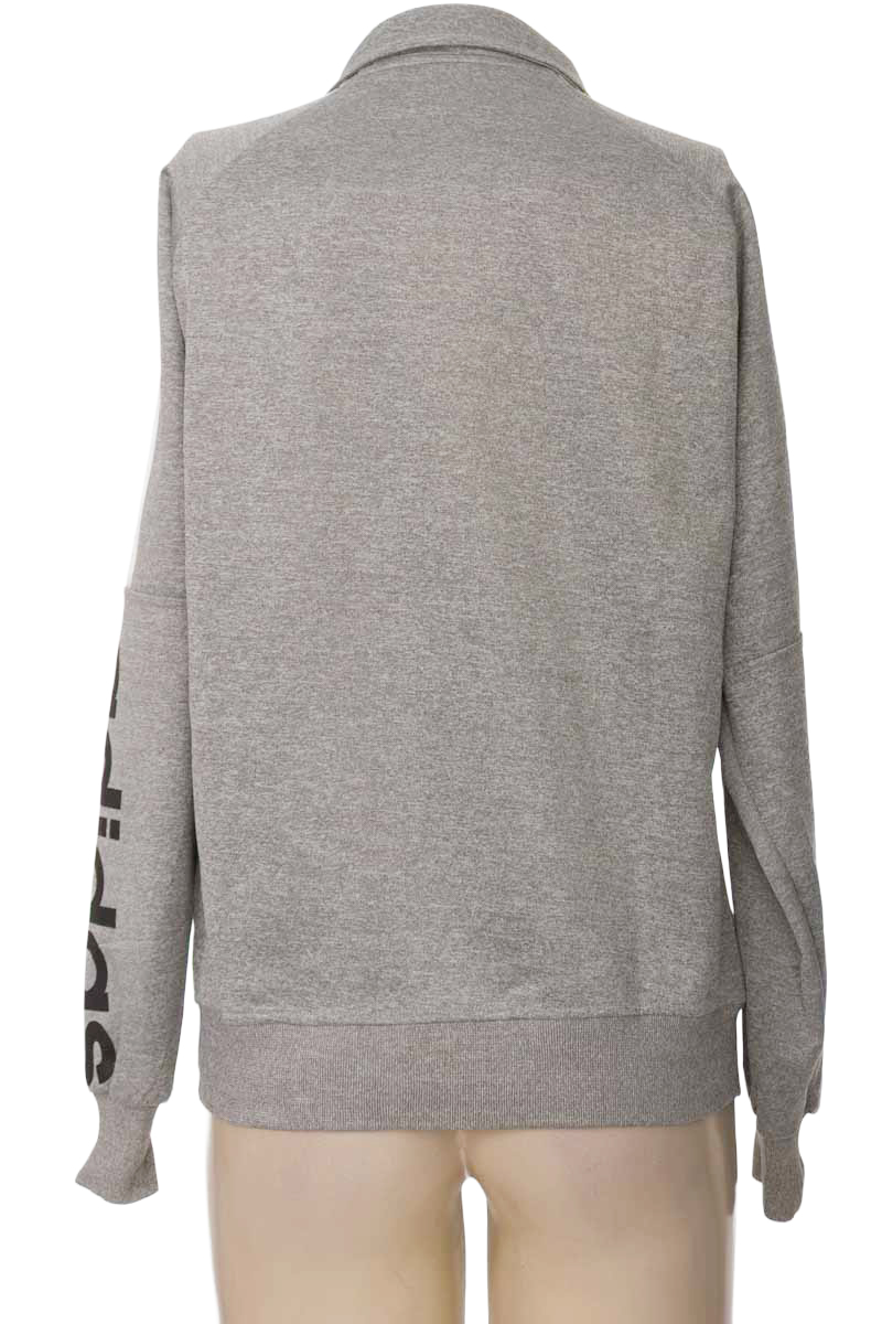 Ropa Deportiva / Salida de Baño color Gris - Closeando