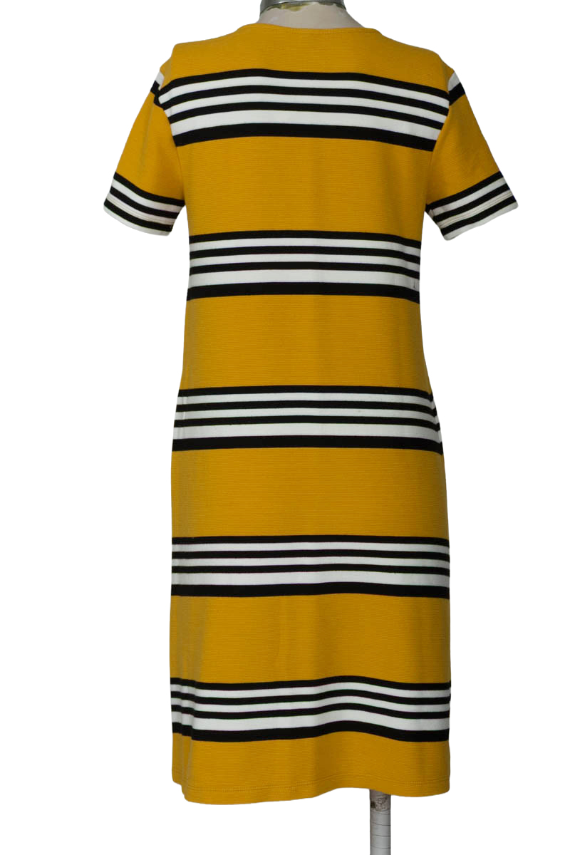 Vestido / Enterizo color Amarillo - Stradivarius
