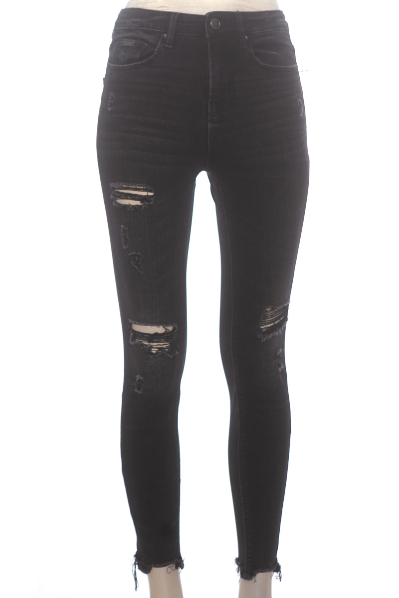 Pantalones color Negro - Stradivarius