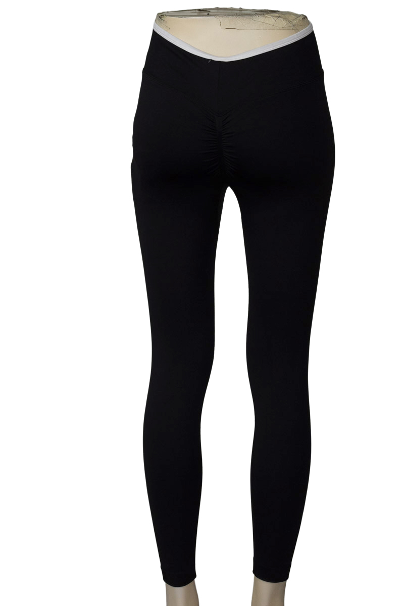Ropa Deportiva / Salida de Baño color Negro - Closeando