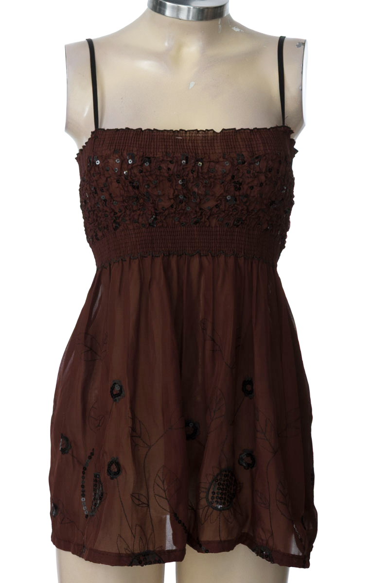 Top / Camiseta color Café - Closeando