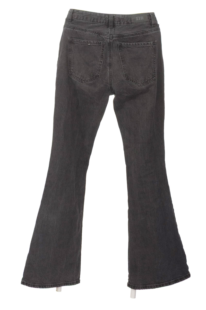 Pantalones color Negro - Stradivarius