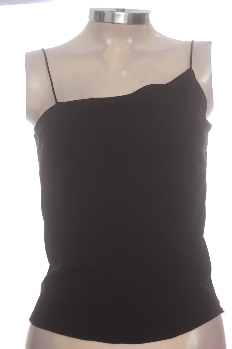 Top / Camiseta color Negro - Closeando