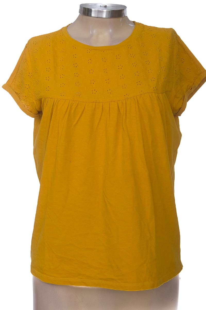 Top / Camiseta color Amarillo - Arkitect