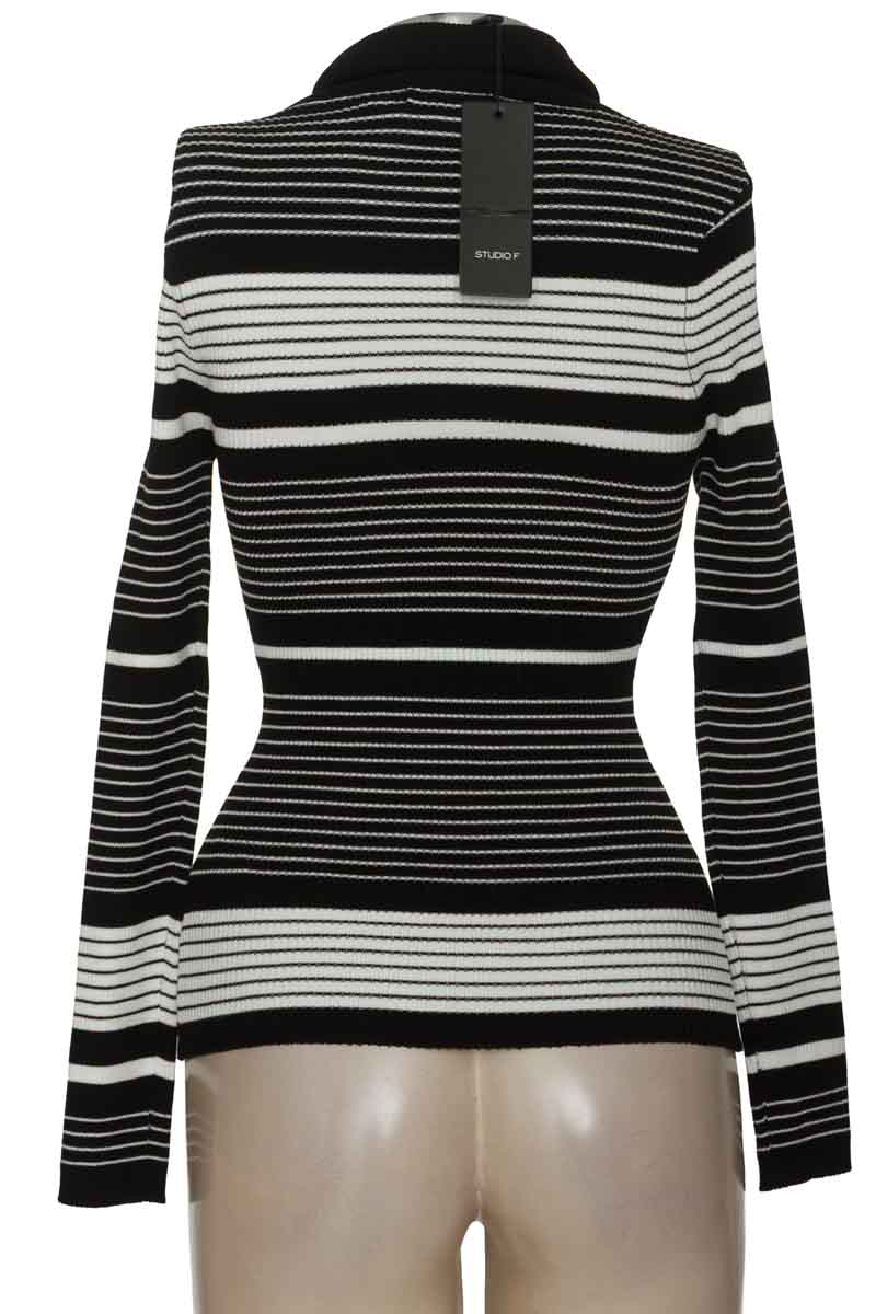 Sweater color Negro - Studio F