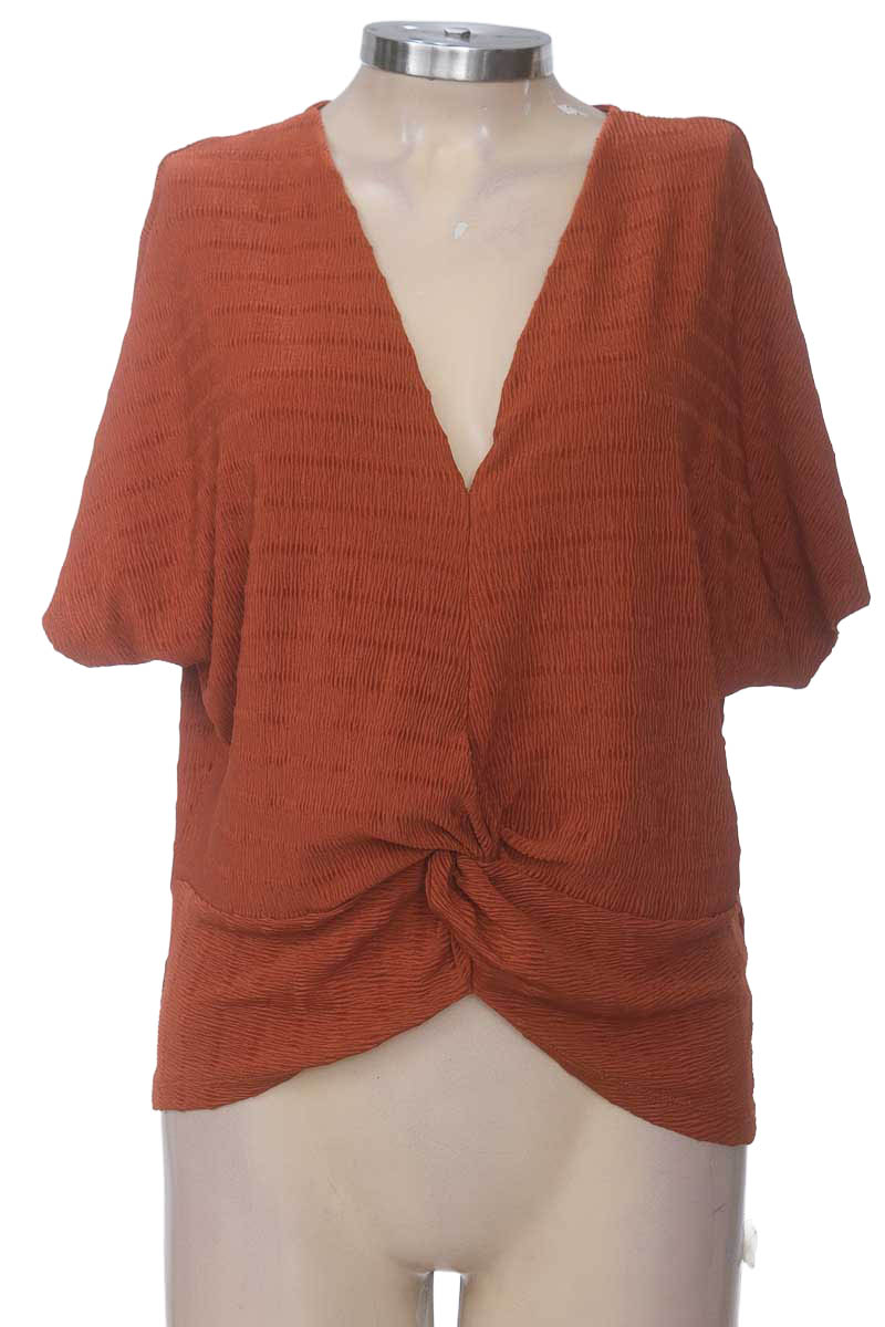 Top / Camiseta color Café - & Me