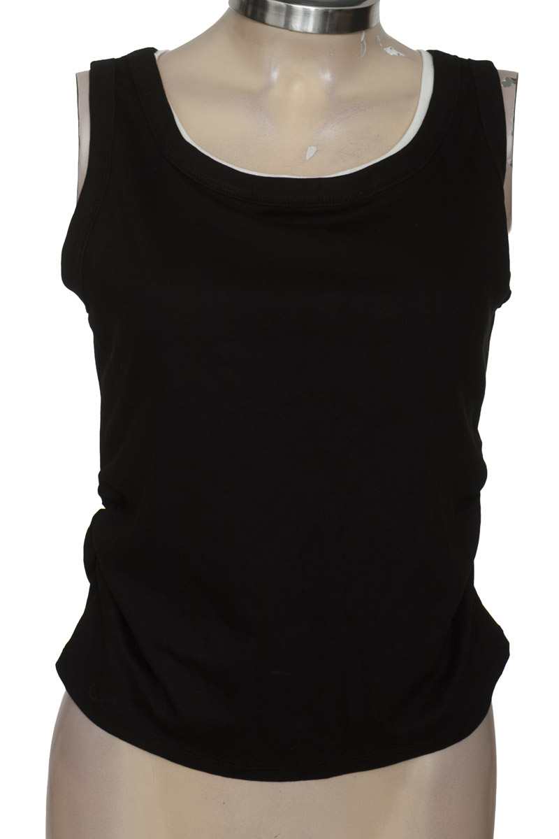 Top / Camiseta color Negro - Closeando