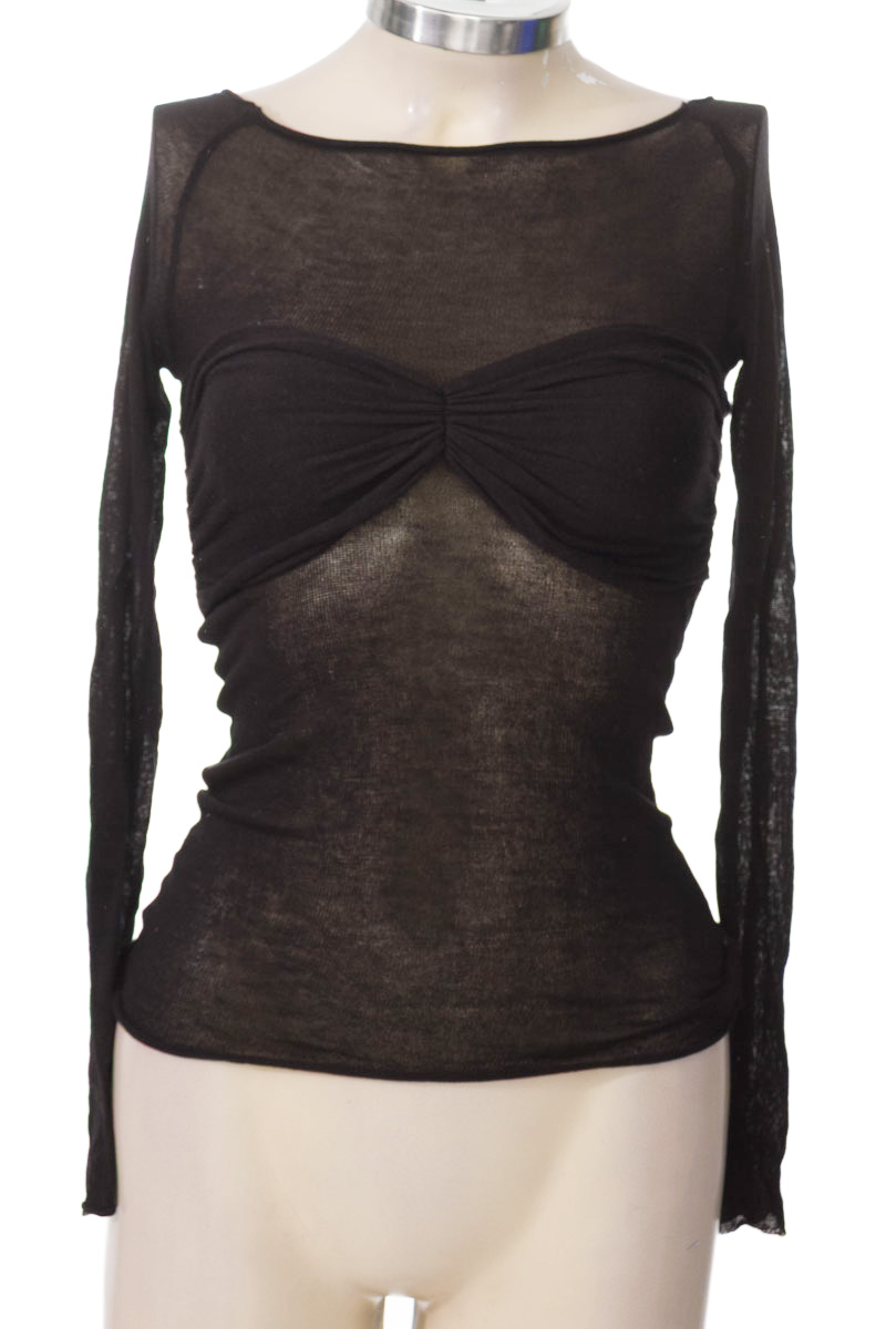 Sweater color Negro - Closeando