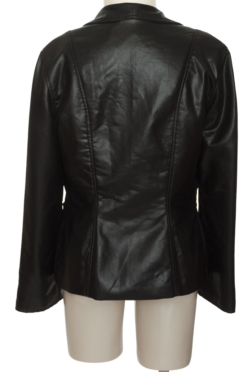 Chaqueta / Abrigo color Negro - Closeando