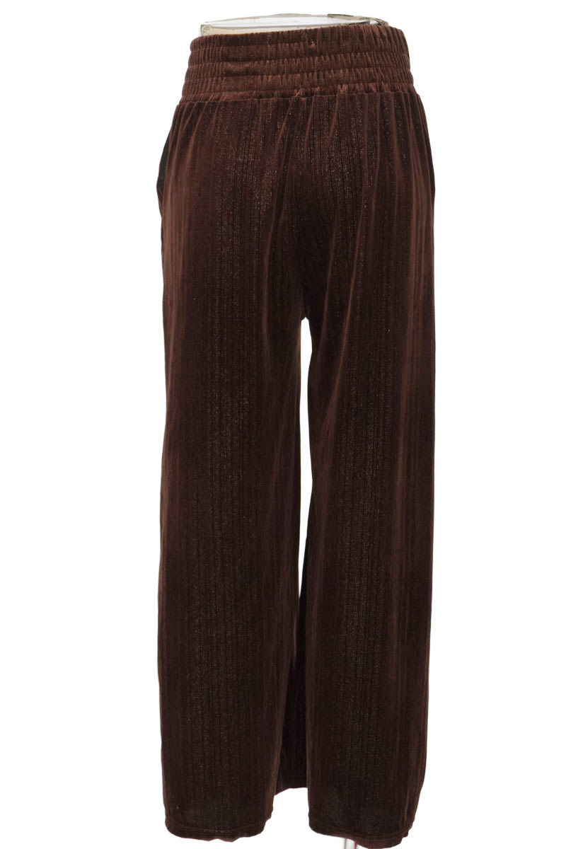 Pantalones color Café - Closeando