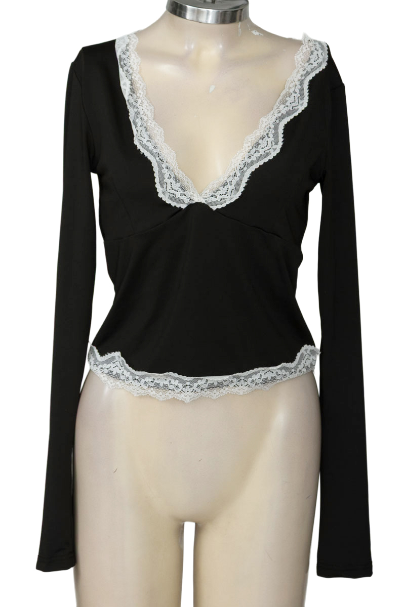 Top / Camiseta color Negro - Closeando