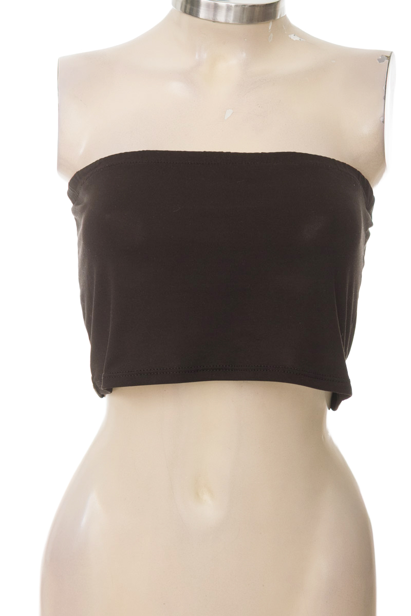 Top / Camiseta color Negro - Closeando