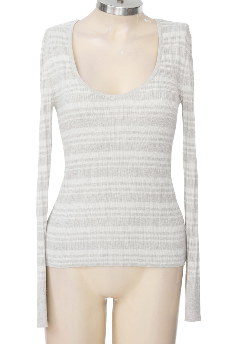Sweater color Gris - Closeando