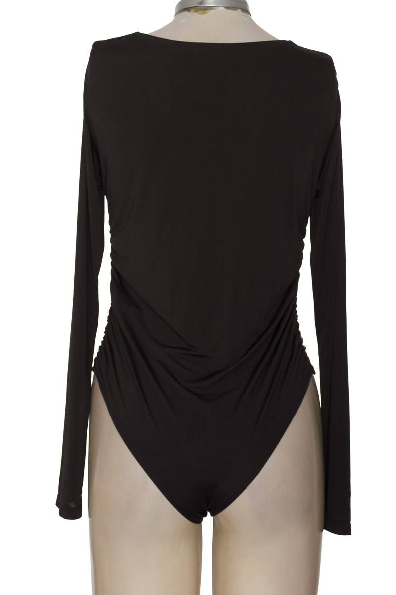 Top / Camiseta color Negro - NAF NAF