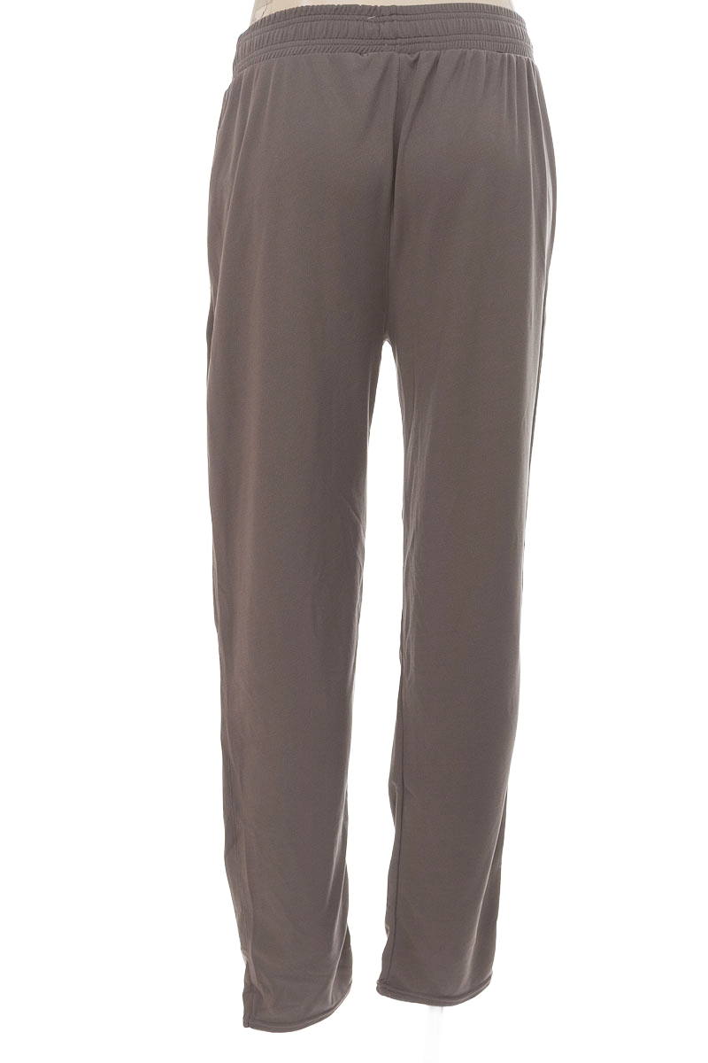 Ropa Deportiva color Gris - Yazo